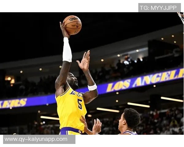 布泽尔儿子杜克季前赛表现惊艳狂砍24分23板再送盖帽接连高分展现潜力