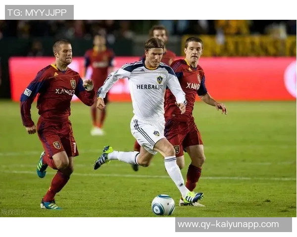 那不勒斯冬季追逐费耶诺德中场廷伯合同将于明夏到期