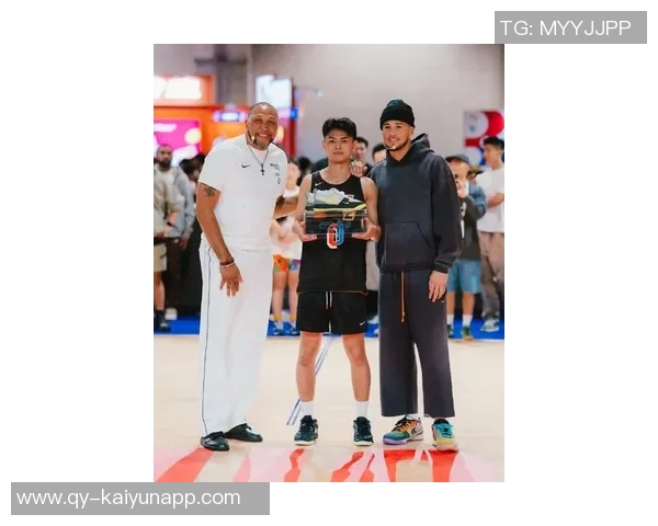 布克赛后与模仿者中国布克亲密合影赠送签名球衣展现友谊与支持