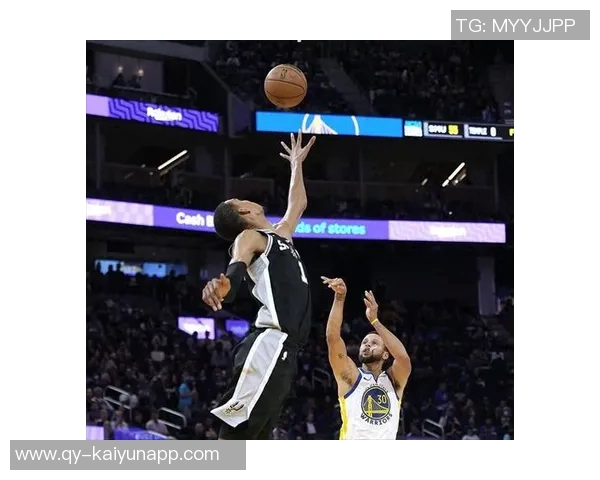 名嘴点评文班亚马身体变化超预期展现强壮实力