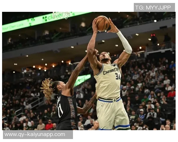 米德尔顿谈字母在篮下表现期待制造进攻犯规的精彩瞬间